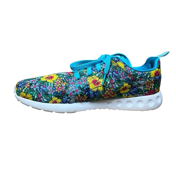PUMA Women’s Carson Runner Hibiscus Sneakers - Picture 4 of 15